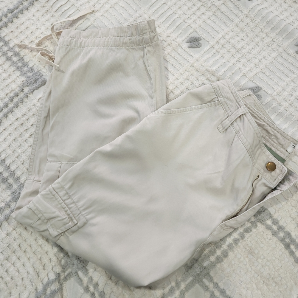 Covington Khakis, Size 4/26; 100% Cotton; cargo pants pockets